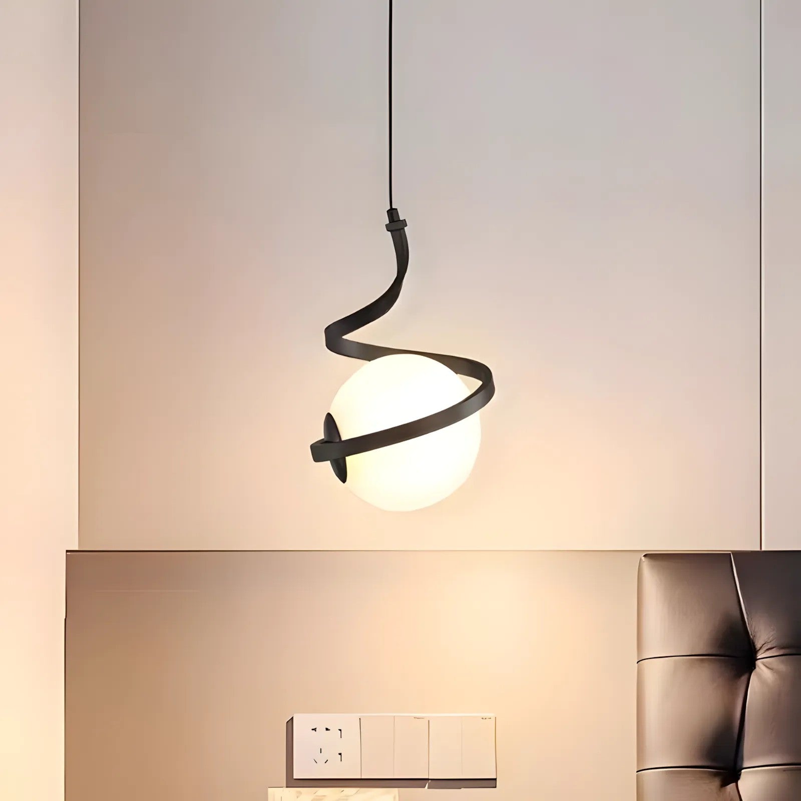 LAMPA WISZĄCA SZKLANA KULA SPIRALA APP1732-1CP CZARNA 3