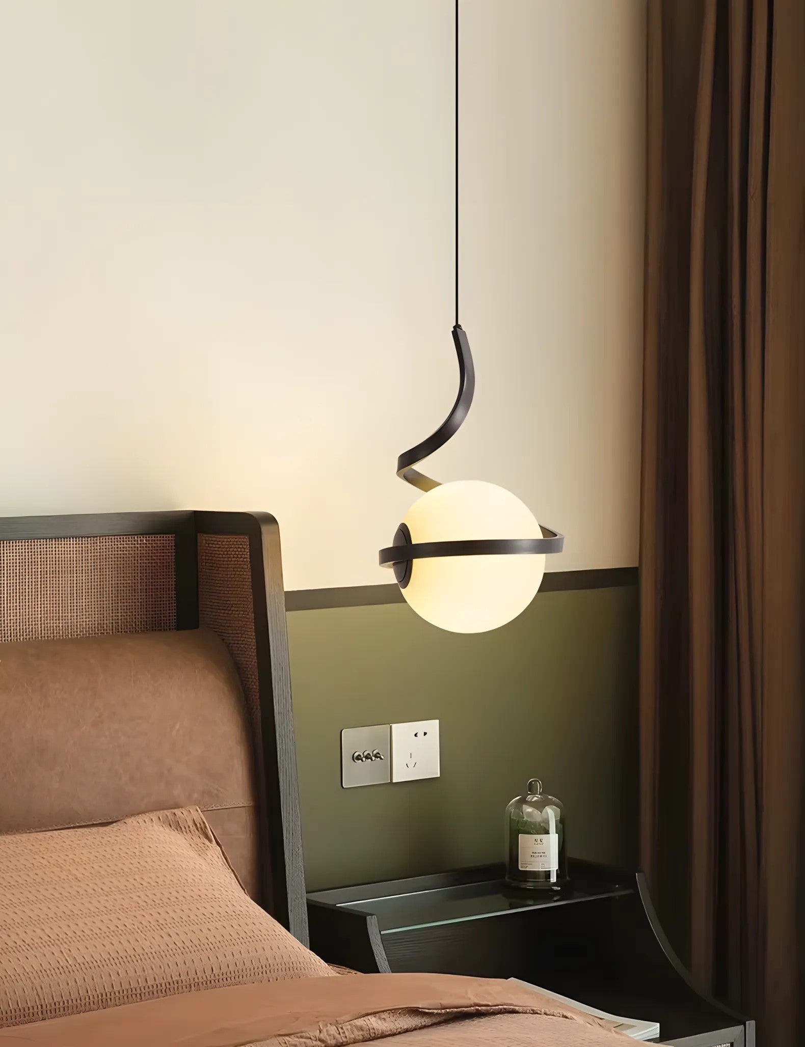 LAMPA WISZĄCA SZKLANA KULA SPIRALA APP1732-1CP CZARNA 5